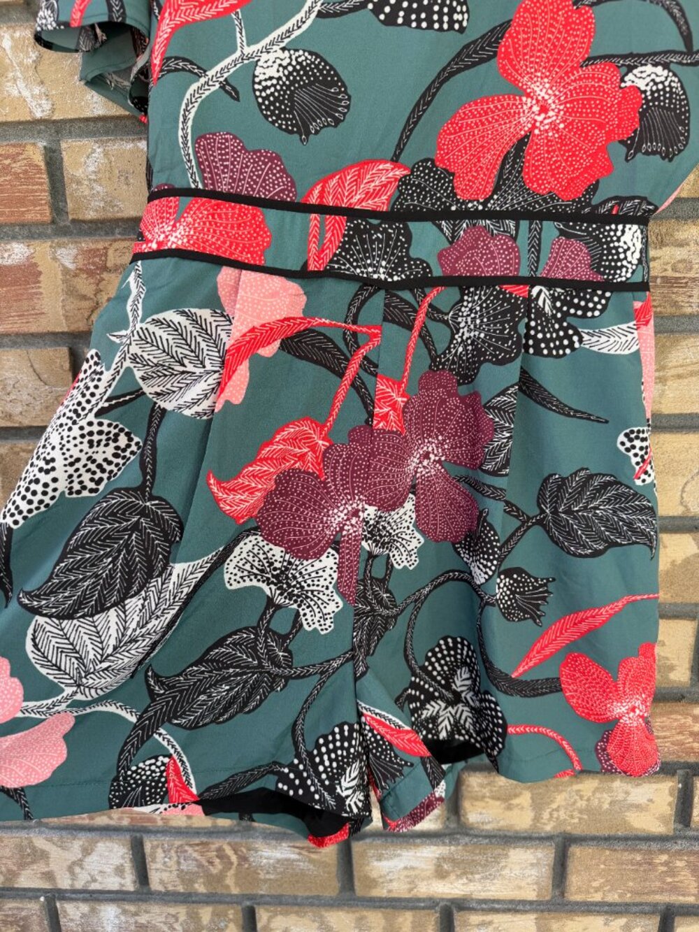 Adelyn Rae Tropical Floral Criss Cross Cutout Back Romper Teal Green L NWOT - Picture 5 of 11